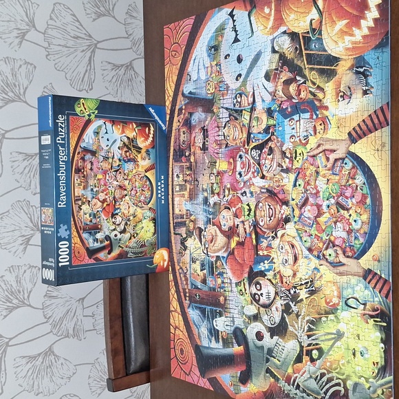 Ravensburger Halloween Dean MacAdam "Trick or Treat!" 1000 Piece Puzzle - Picture 4 of 7